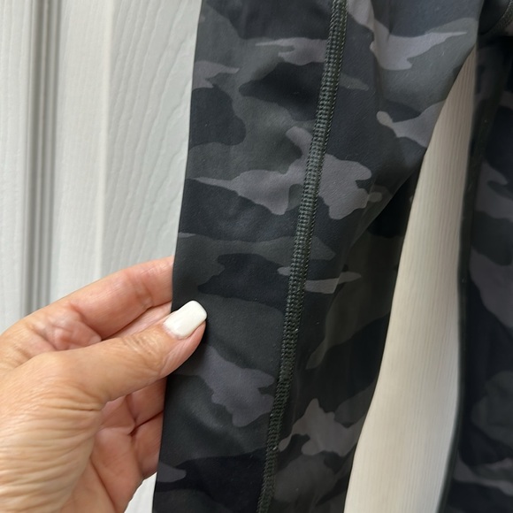 Athleta Ultimate 7/8 Tight *Camo - Picture 9 of 11